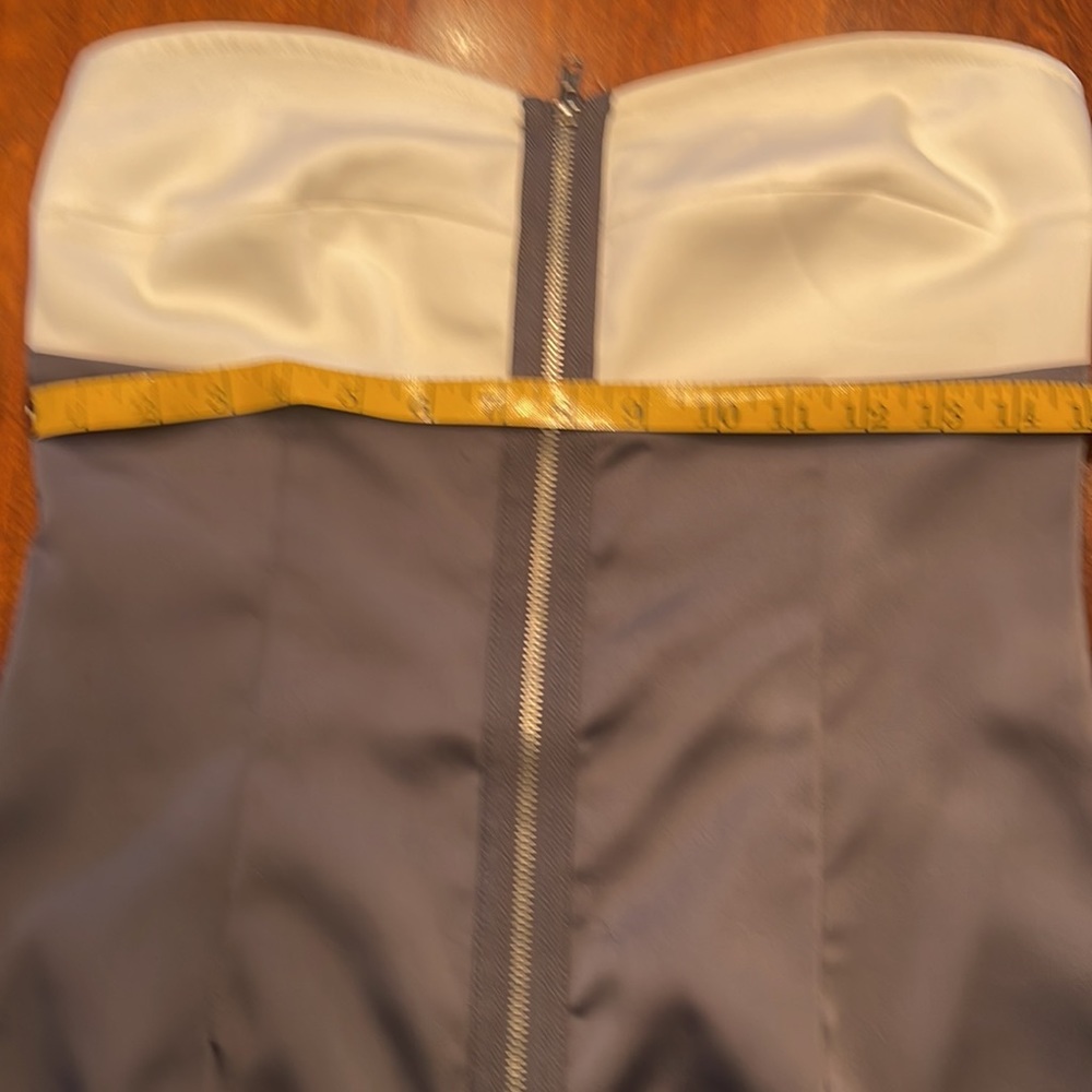 Cute strapless colorblock grey and white mini with the zipper!!  Size M, junior - Picture 8 of 9